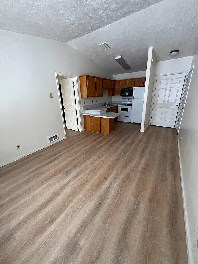 Henryanna Apartments — Photo 3