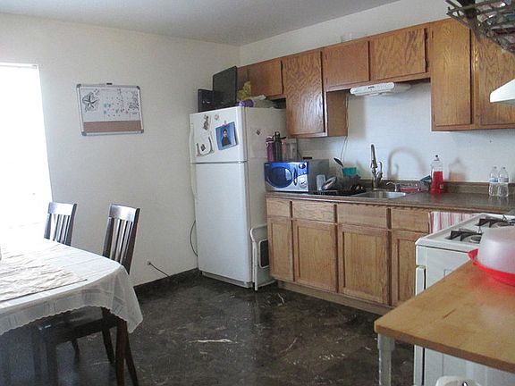 4th image of 1217 N 32nd Ave