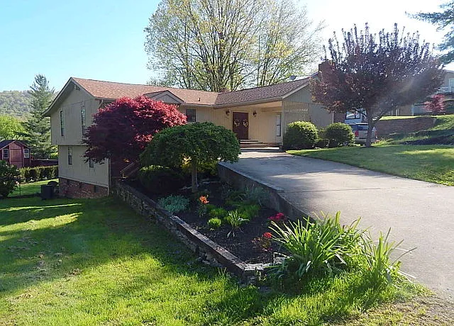1335 Normandy Dr photo 1