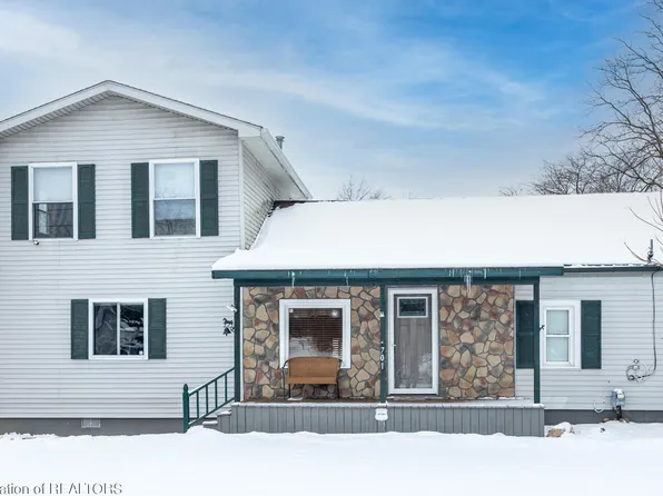 701 Margaret St, Corunna, MI 48817