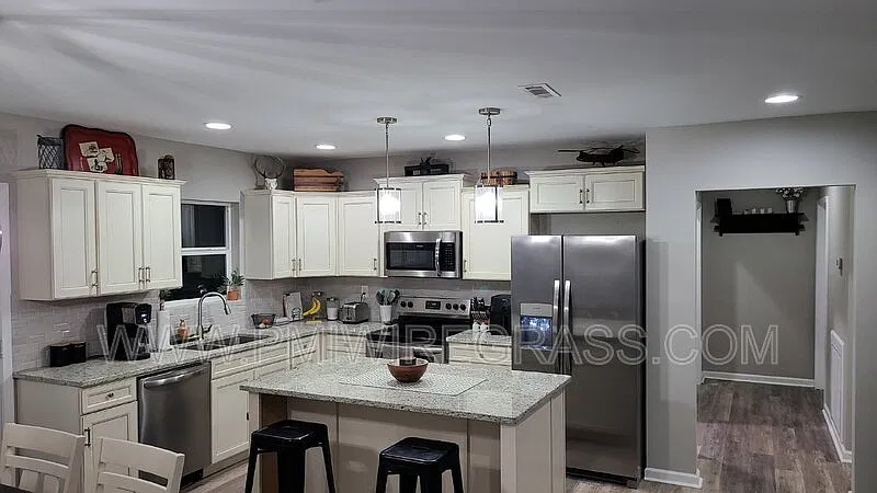 3 bed, 2.0 bath, 1416 sqft, $1,620 — Photo 4