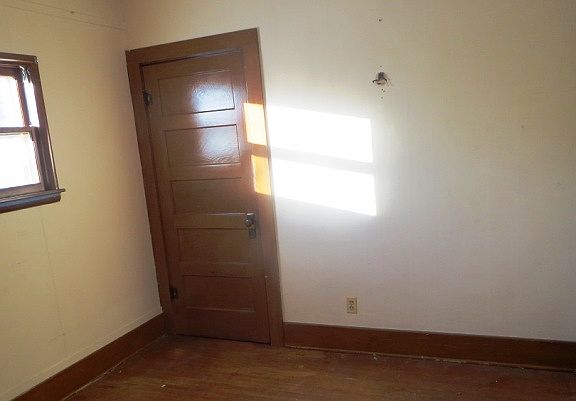 4th image of 219 2nd St NE