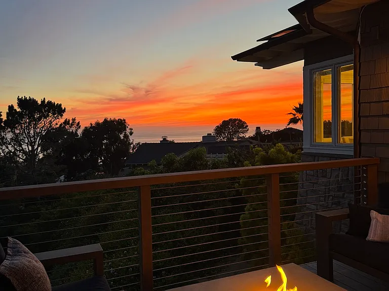 555 Amphitheatre Dr — Photo 26