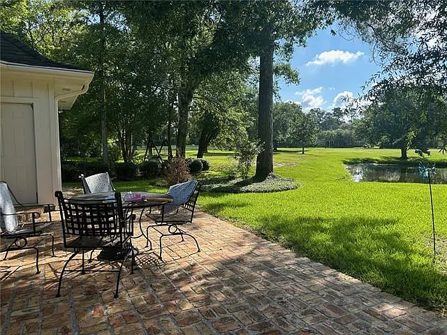 510 Beau Chene Dr — Photo 2