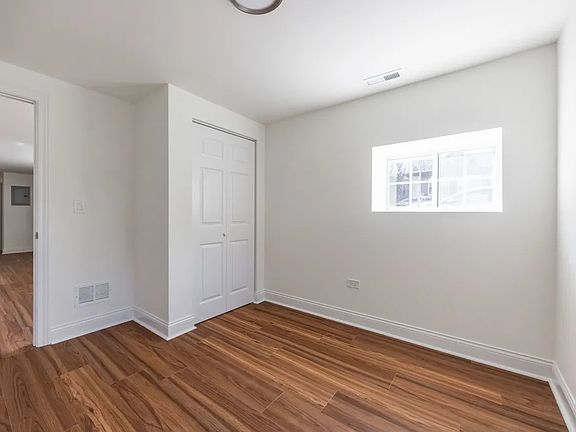 5th image of 3122 N Harding Ave #2W