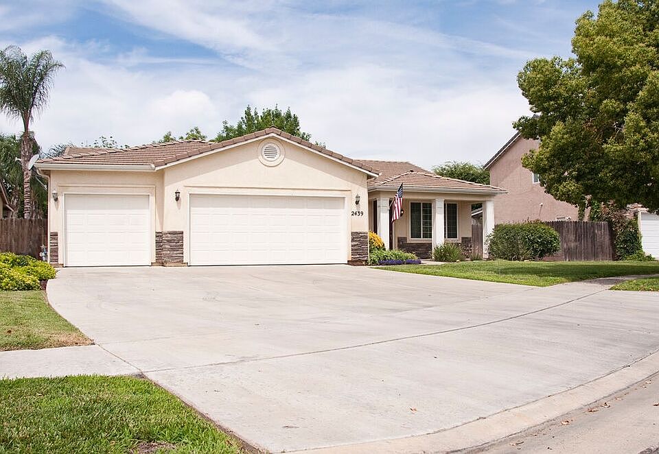 1st image of 2439 N Oak Grove Ct