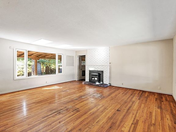 3rd image of 1575 Manzanita Drive
