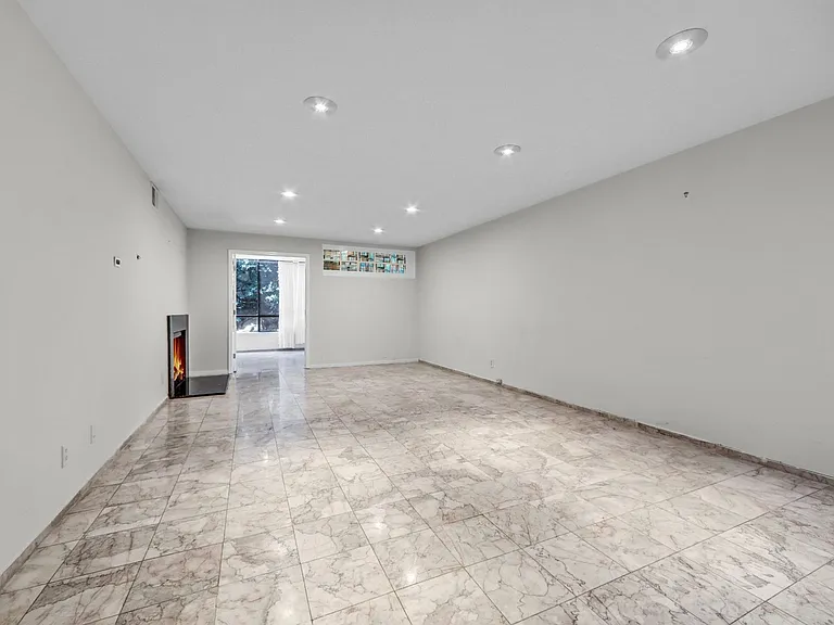 1900 Vine St #212 — Photo 5