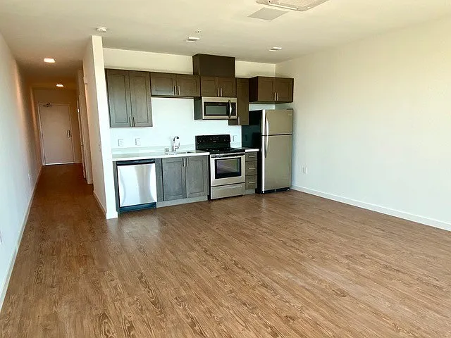 1836 Columbia Street — Photo 3