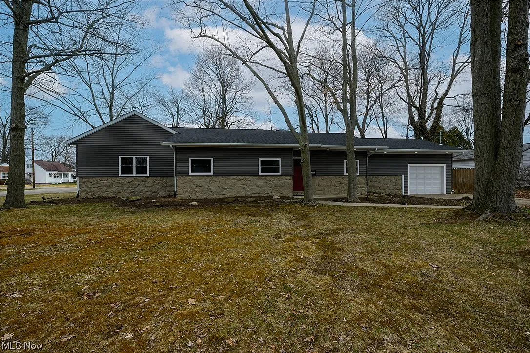 1501 Maple St photo 1