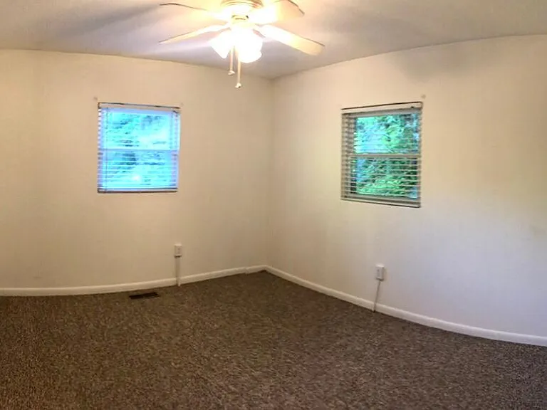 3708 E Shelbiana Rd — Photo 12
