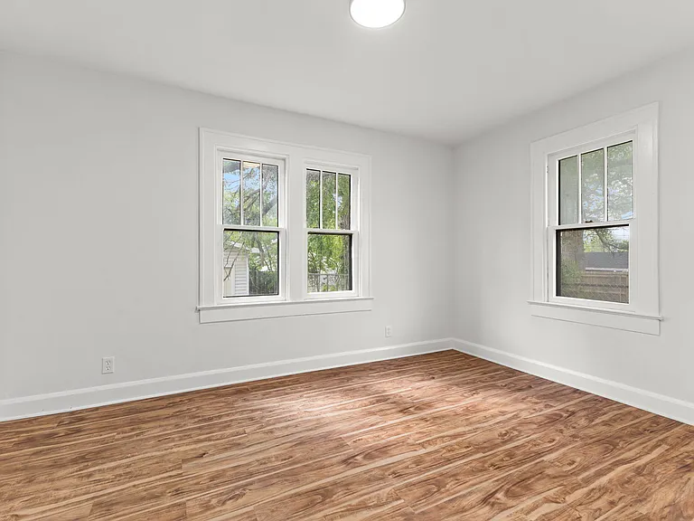 950 N Chester Ave — Photo 15