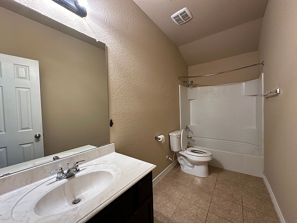 2nd image of 2208 Eppright Dr