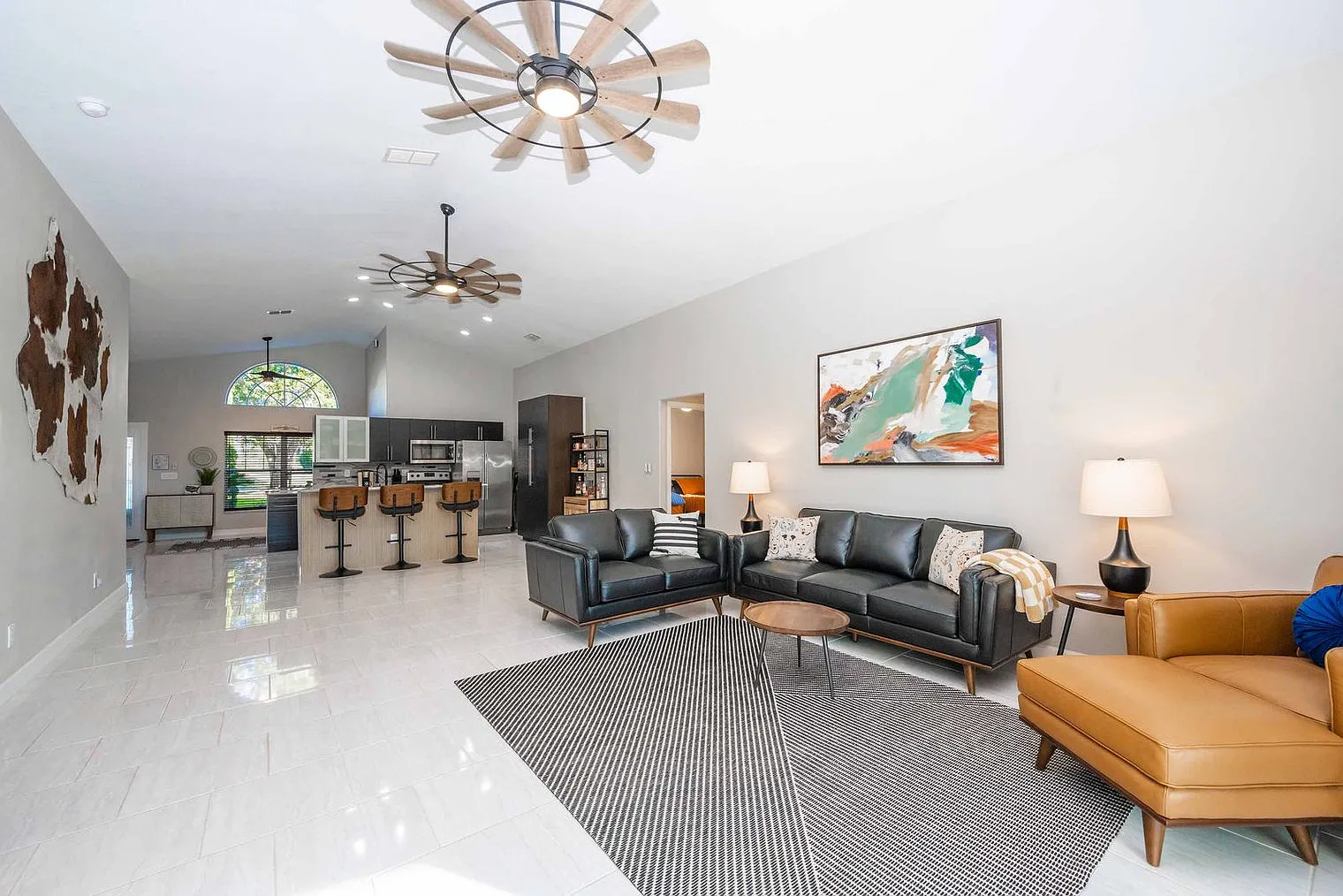 3 bed, 2.0 bath, 1786 sqft, $7,950 — Photo 3