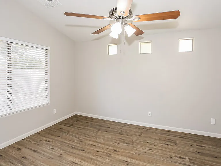 7223 W Winslow Ave — Photo 10