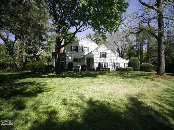 3 Watering Ln, Norwalk, CT 06850