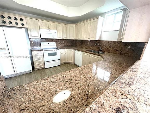 3rd image of 17415 NW 75th Pl #Townhouse 208