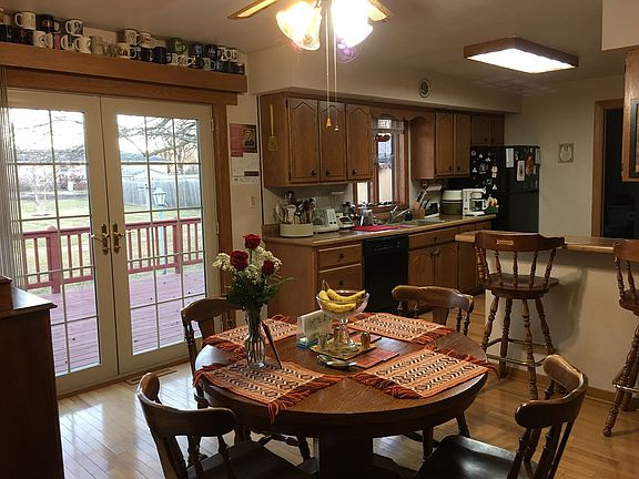 Kitchen/Dining Area