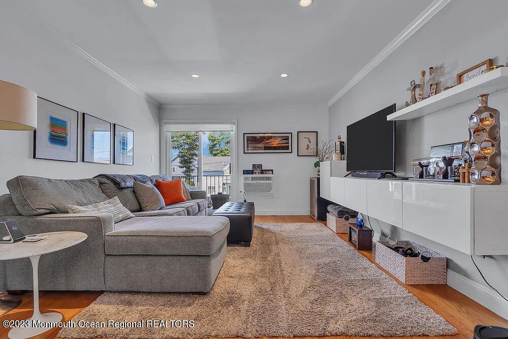 1 bed, 560 sqft, $2,400 — Photo 4