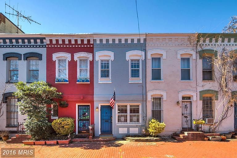 Renovated Rowhouse in Delightful Alley