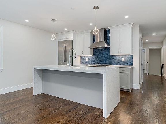 3rd image of 555 E 5th St Floor 2