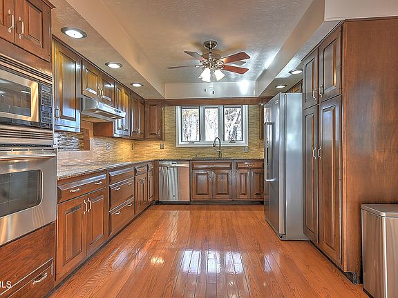 3rd image of 5744 Chestnut Hills Dr
