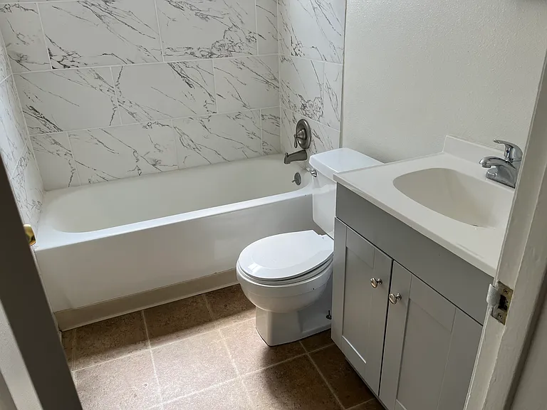 Spacious, Updated 1 Bedroom just 4 Blocks West of UNM — Photo 10