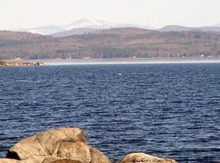 932 Paddock Cir, Raymond, ME 04071