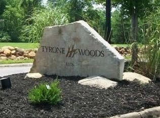 8460 Barkwood Cir, Fenton, MI 48430