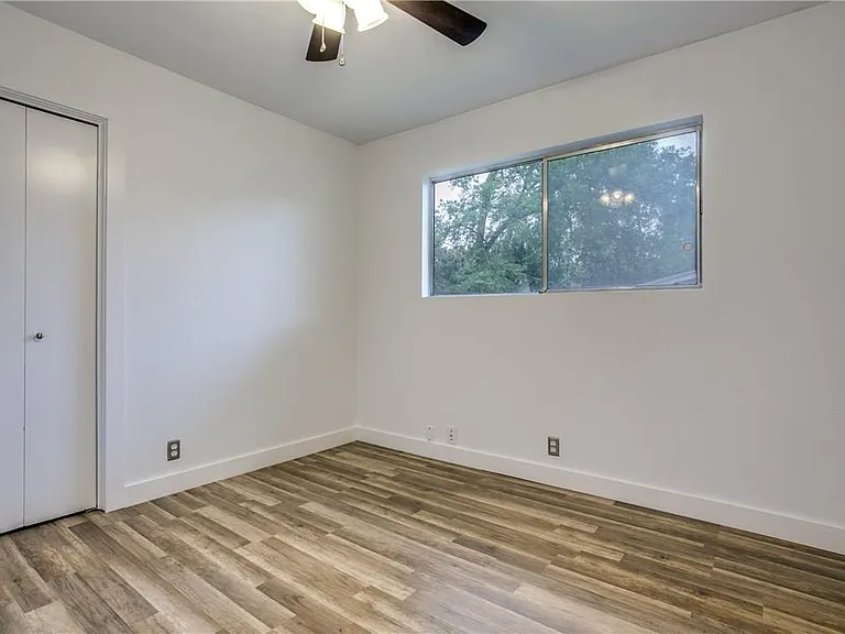 2313 La Casa Dr #B — Photo 15