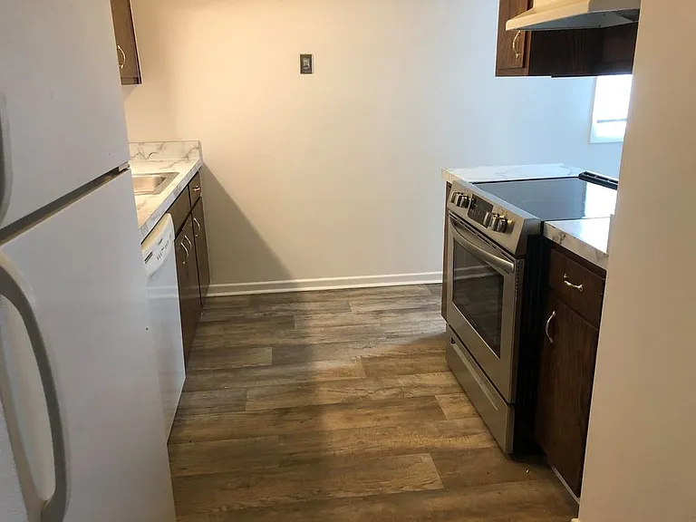 2021 NW Hickory Ln #1 — Photo 4