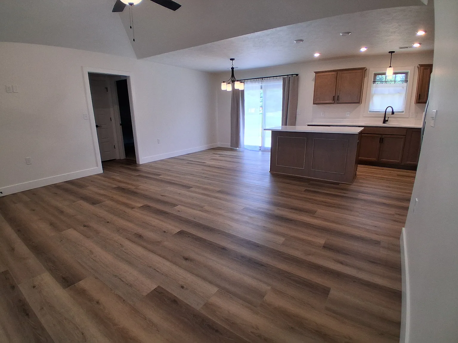 3 bed, 1262 sqft, $1,750 — Photo 3