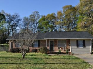 1007 Cardinal Woods Dr, Boiling Springs, SC 29316