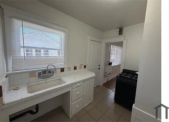 Studio, 400 sqft, $1,499 — Photo 3