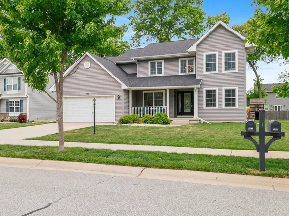 221 Trailcreek Dr, Burns Harbor, IN 46304