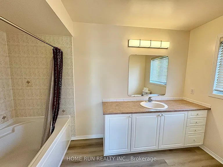 52 Collington St — Photo 34
