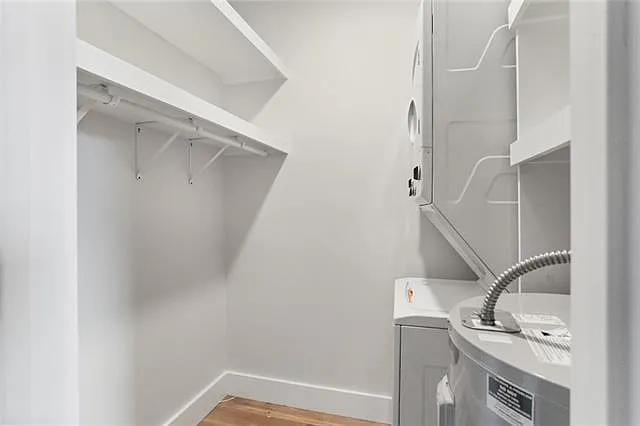 4421 Burgundy St #202 — Photo 9