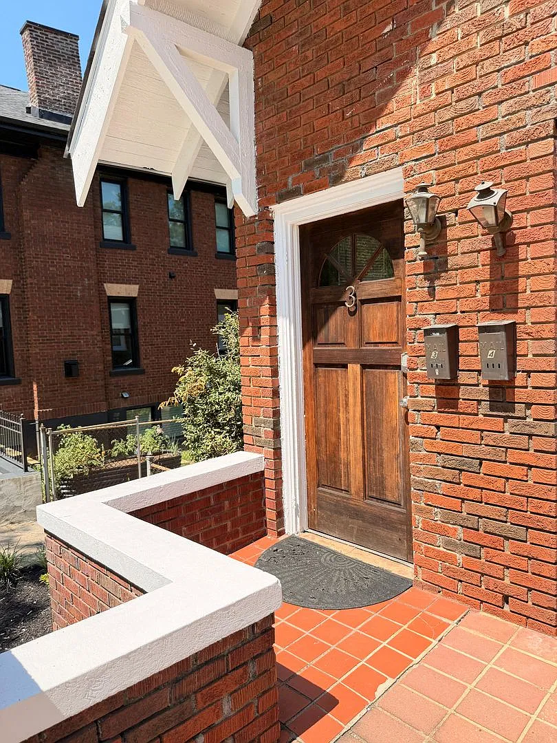 22 W Earle Street — Photo 1