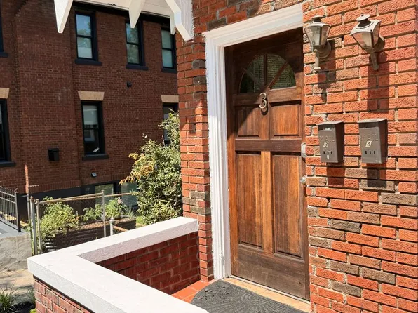 22 W Earle Street