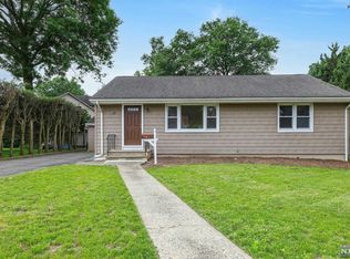 489 Ridgewood Rd, Township Of Washington, NJ 07676