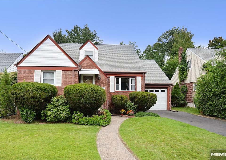1st image of 39-39 Brookside Avenue