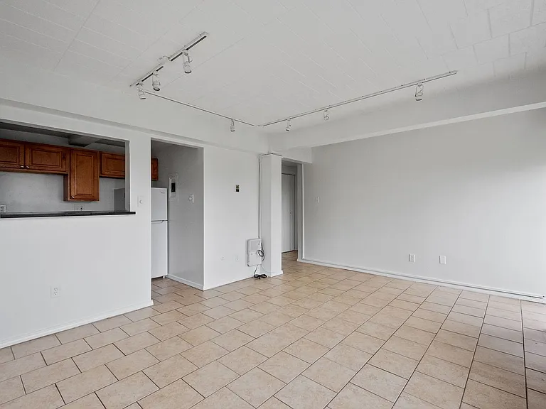 Penn Towers Apartments — Photo 28