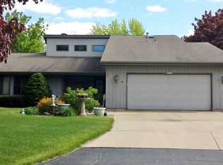 W2863 Maplewood Ct, Appleton, WI 54915