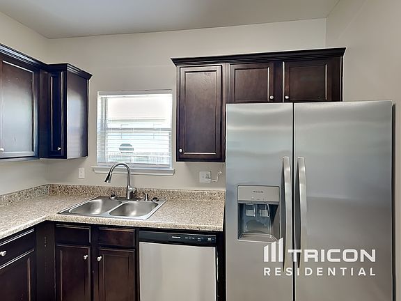 5th image of 1070 Lassie Ln