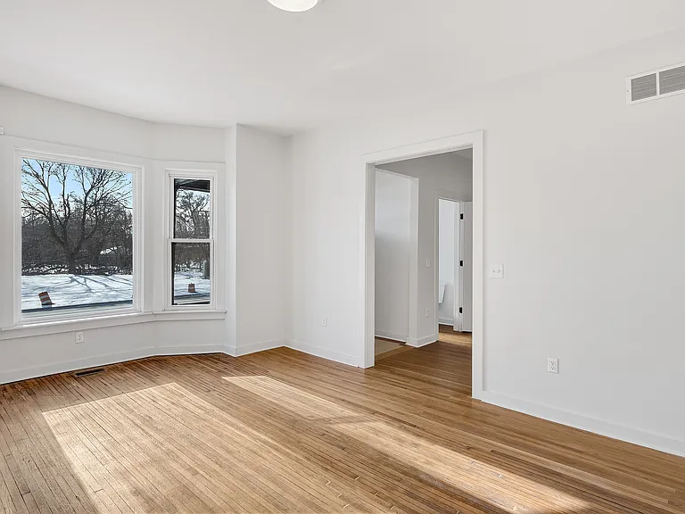 7243 Kercheval Ave #D — Photo 4