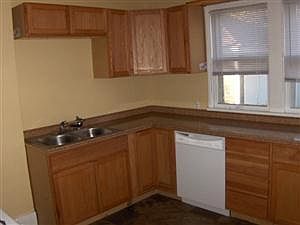 5th image of 1123 E Milwaukee St