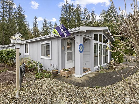 3rd image of 543 Silver Glen Lane