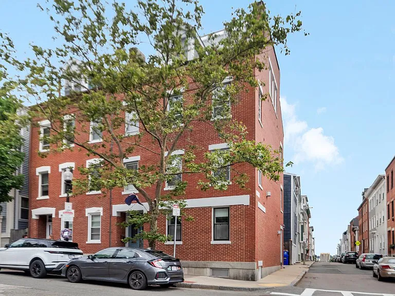 249 Bunker Hill St #B — Photo 15