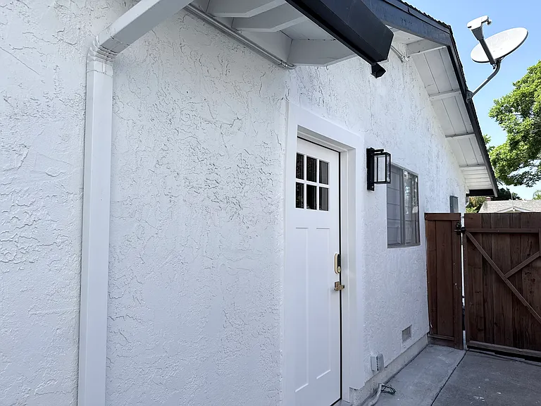 726 W 9th St — Photo 4