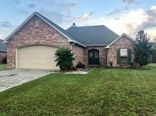 400 Quiet Meadows Cir, Youngsville, LA 70592